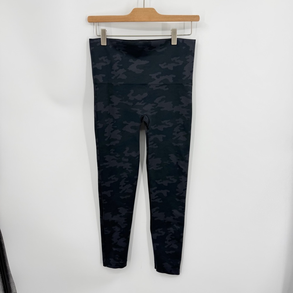 Spanx Look At Me Now Seamless Leggings green gray camo print sz L